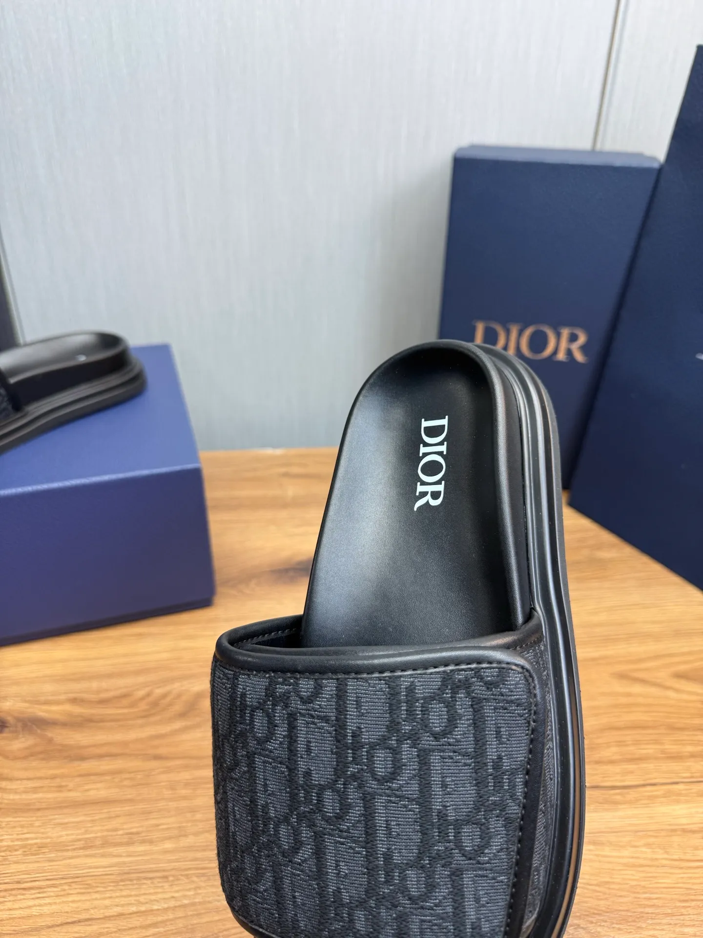 Men's shoes 💰280💰 Dior. Men's slippers 🩴Official website 1:1 production 38-45 yards 45 46 🉑️Customized original material shipped✅